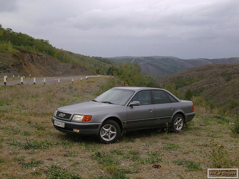 Audi 100 2,3 foto