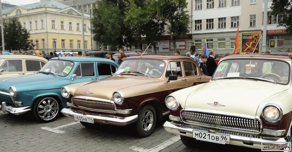 Razstava retro avtomobilov v Jekaterinburgu