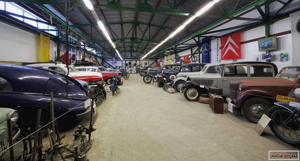Lomakovsky muzej starinskih avtomobilov in motornih koles