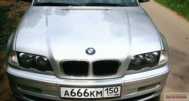 BMW serije 3 na zadnji strani E46 - številka hudiča na številko