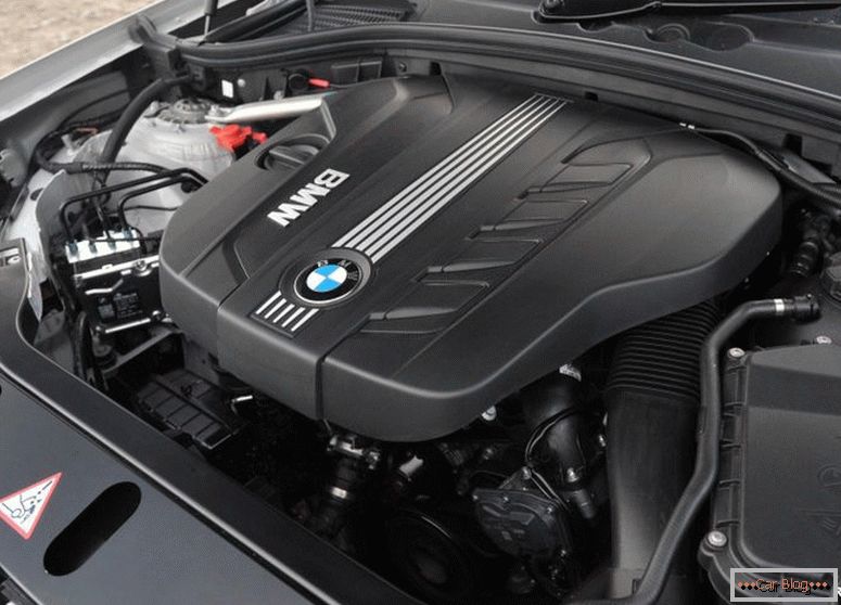 Dizelski motor BMW X3 fotografija
