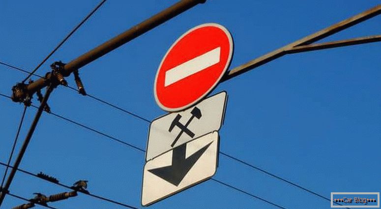 kaj pomeni prometni znak
