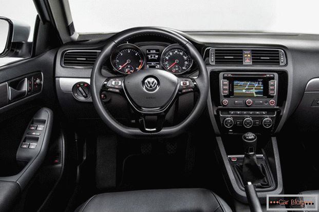 V kabini avtomobila Volkswagen Jetta