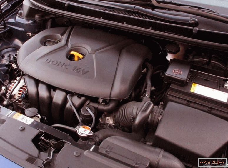 Hyundai Elantra fotografija двигатель