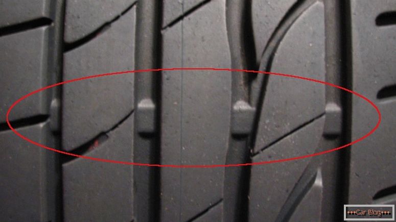 indikator obrabe pnevmatik