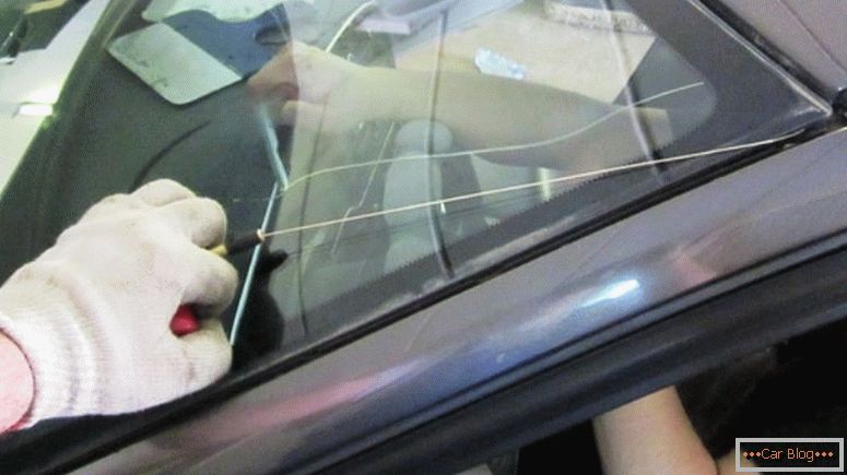 Rezanje vetrobranskega stekla z vrvico