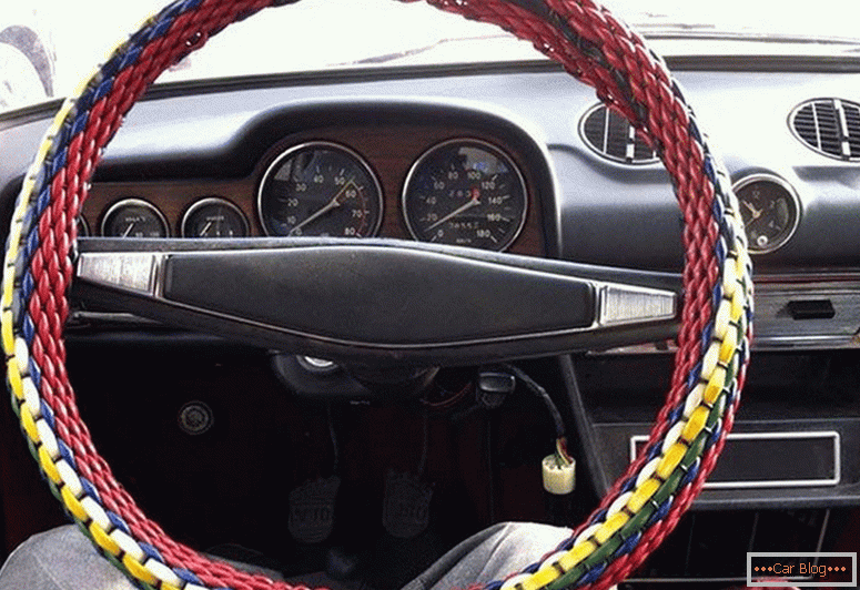 kako narediti pletenico žice na volanu z lastnimi rokami