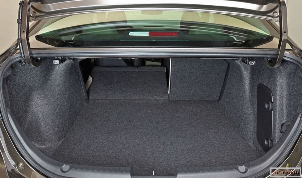 Mazda 3 - prtljažnik