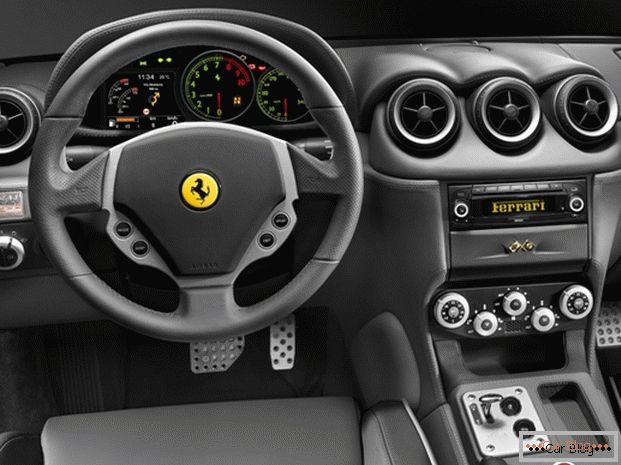 Bose Media System v avtomobilu Ferrari