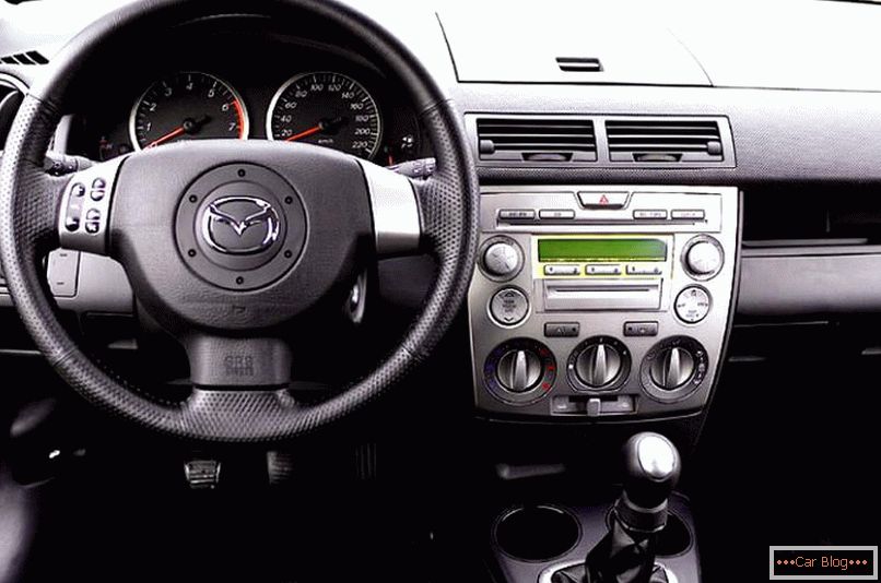 Mazda 2: japonske tradicije od leta 2002