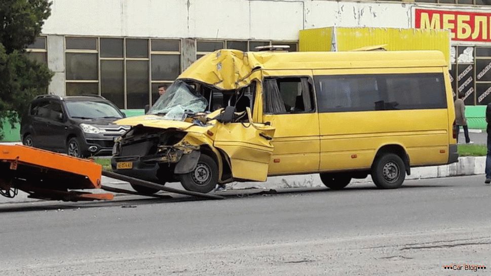 nesreča z avtobusom