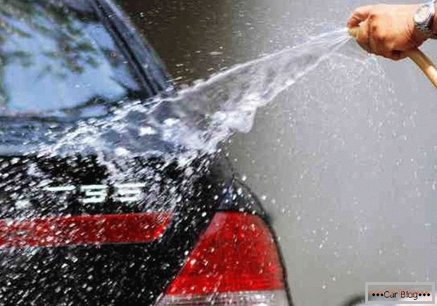 Pranje avtomobila z vodo