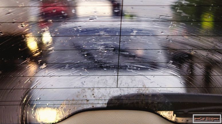 zakaj se okna v avtomobilu znojajo