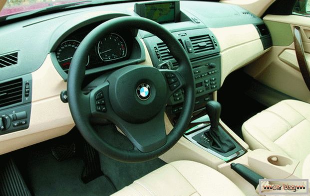 BMW X3 notranjost avtomobila