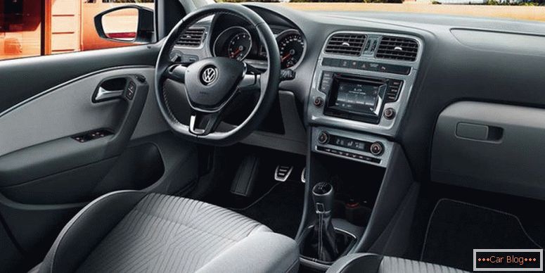 Posodobljeni salon Volkswagen Polo Sedan 2017