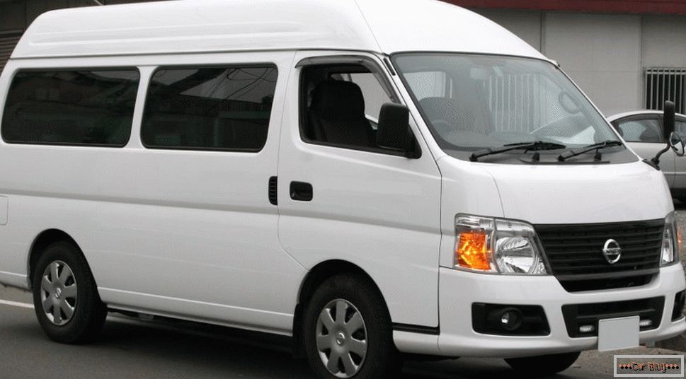 minibus nissan karavan