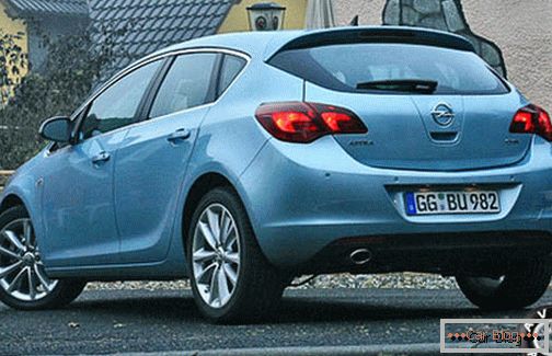 Opel Astra hatchback razdalja