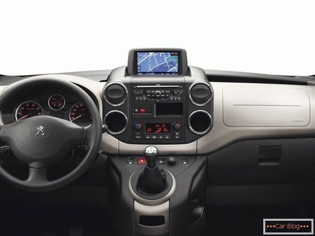 V kabini avtomobila Peugeot Partner je odličen zaključek kakovosti
