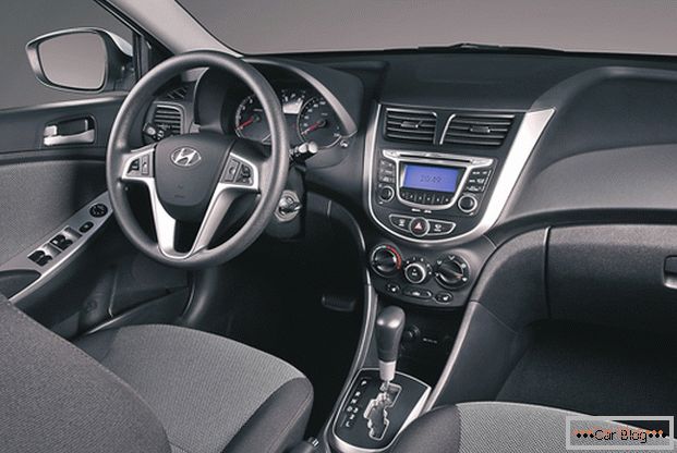 V avtomobilu Hyundai Solaris boste našli elemente sodobne notranjosti.
