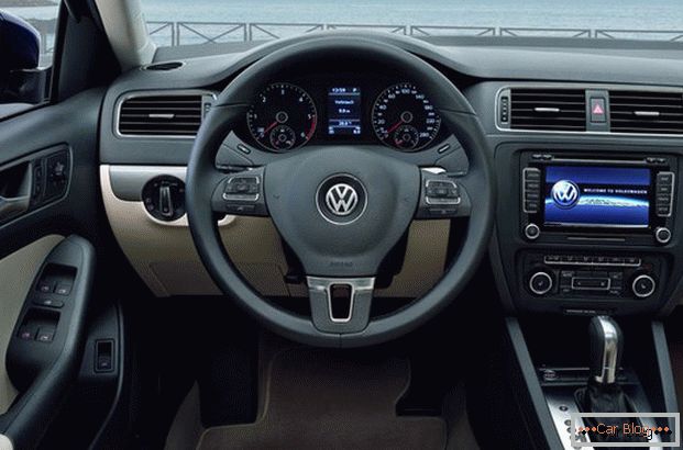 Salon Volkswagen Jetta vas bo navdušil nad kakovostjo in udobno kontrolo