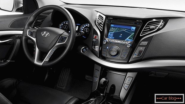 Za volanom Hyundai 40 se boste vedno počutili udobno