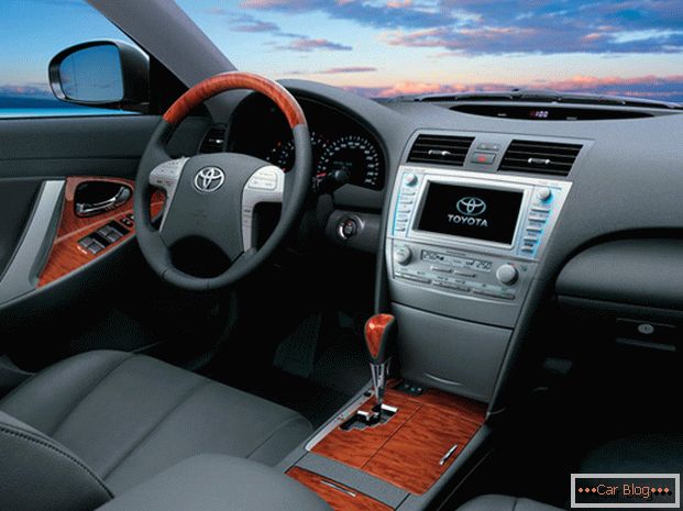 Toyota Camry nadzorna plošča