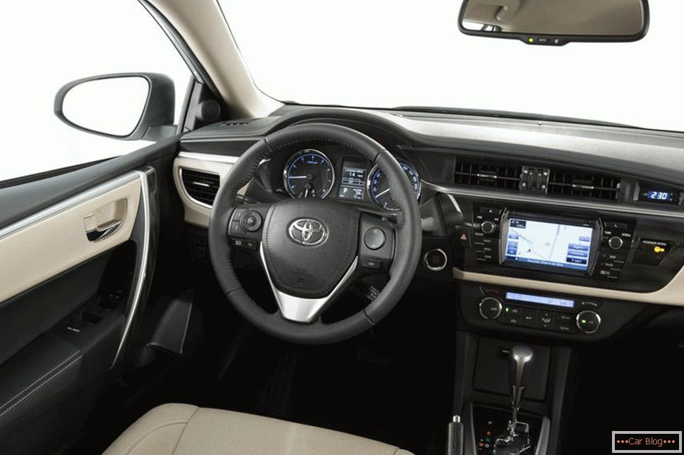 V kabini avtomobila Toyota Corolla