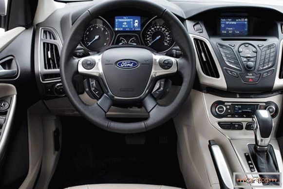 Notranjost avtomobila Ford Focus se lahko primerja s kabino letala