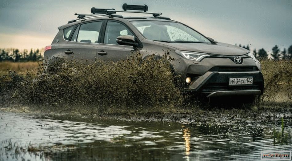 Toyota начала продавать в России спецверсию RAV4 Avantura